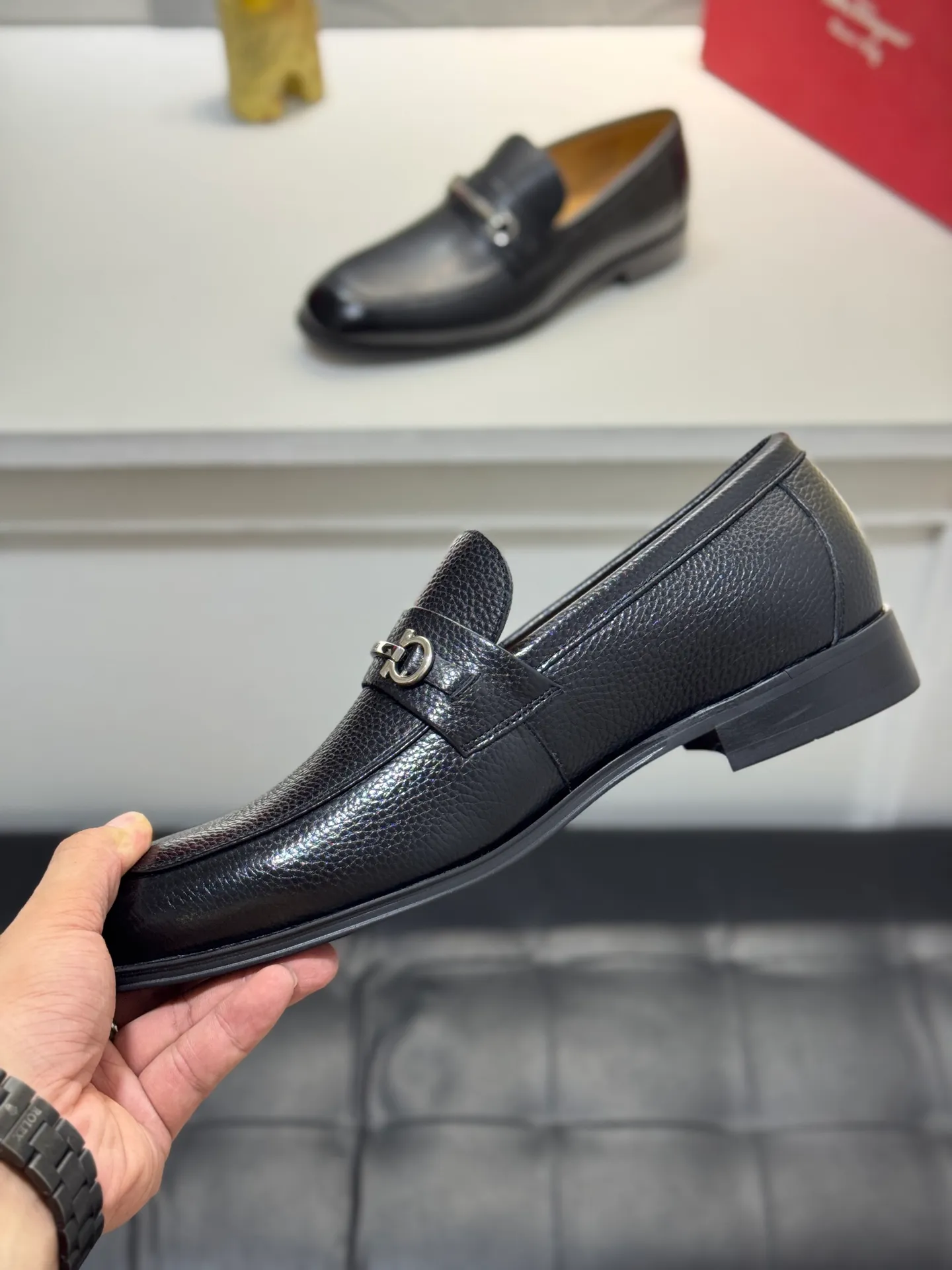 Men's shoes 💰460 Ferragamo [Ferragamo] top imported suit men's shoes 💯Original copy of the official website, product materials: selected imported embossed calfskin + luxury hardware buckle accessories ~ imported water-dyed cow 🐂 leather lining. Strong three-dimensional visual effect, original combination outsole, multiple colors available😘 Size: 39-44 (38.45.46.47 customized YS)